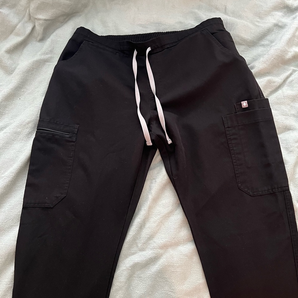 Women’s Figs medium petite Yola scrub pants